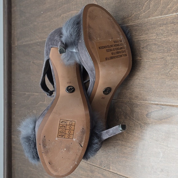 Michael Kors Furry Sandals - Picture 7 of 7